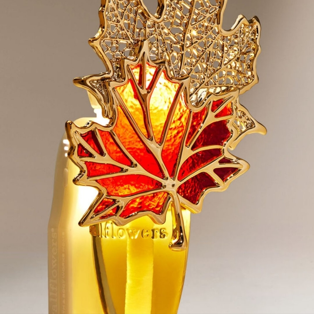 B&BW Gold Adorned Maple Leaves Nightlight Wallflower Plug - Picture 2 of 4